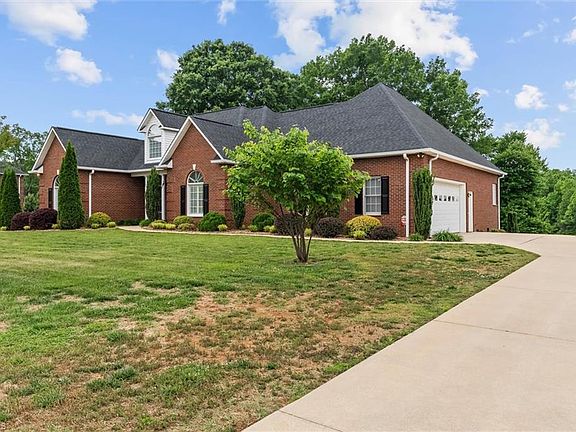 3rd image of 139 Morning Dove Ln