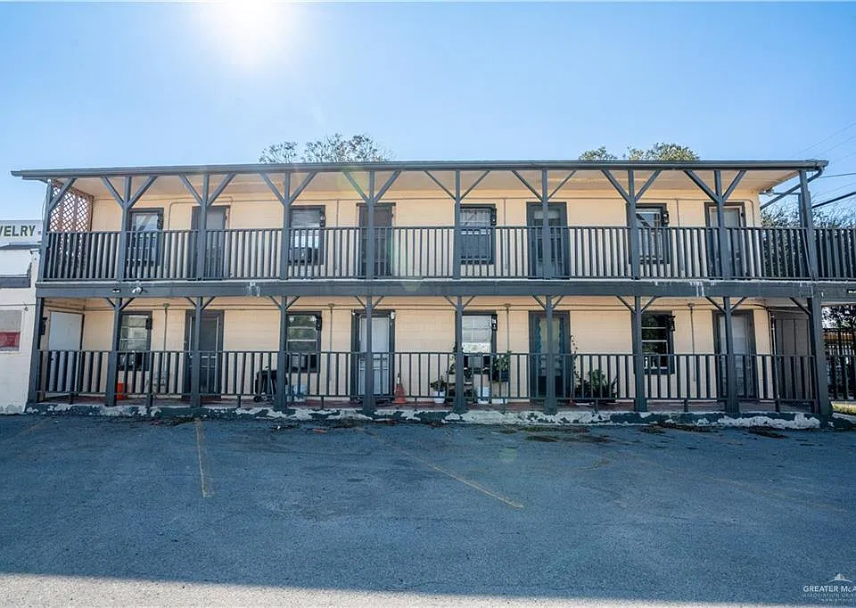 130 N Texas Ave #1