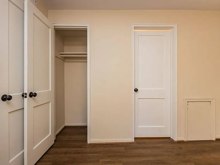 Grandin Village Apartments — Photo 11
