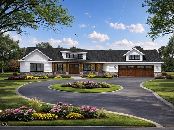 2 Lookout Circle, Gansevoort, NY 12831