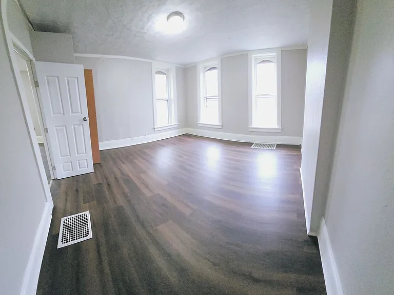 258 W 3rd St — Photo 6