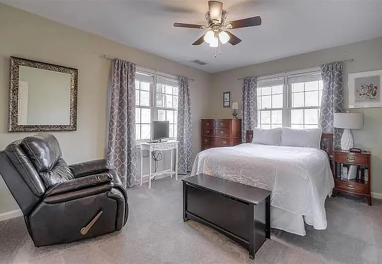 555 Greenland Rd — Photo 27