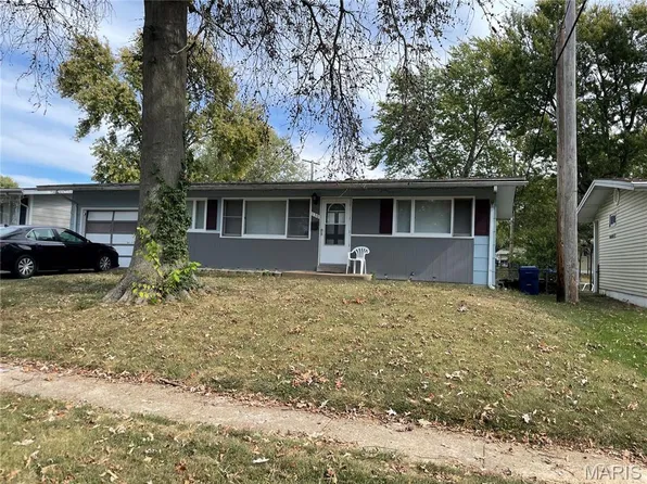 130 Dauphin Ln, Florissant, MO 63033