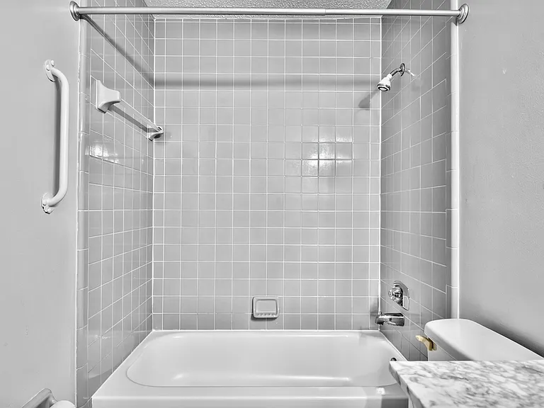 73 Buttonworth Dr #B — Photo 22