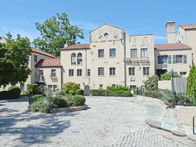 215 Middle Neck Rd APT 12-2A, Great Neck, NY, 11021
