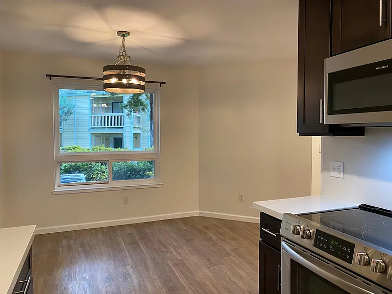 2710 Ivy Ln — Photo 6