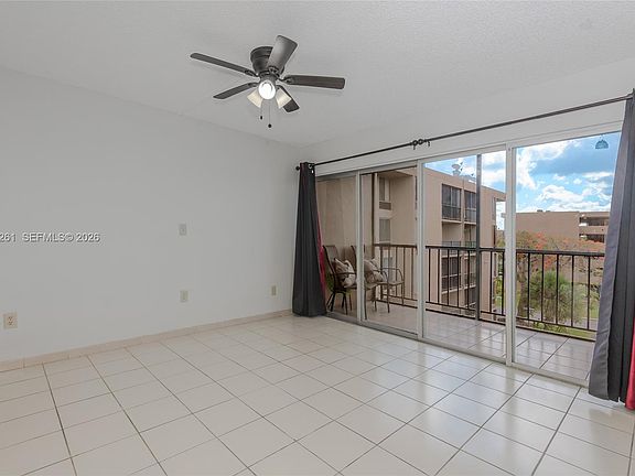 3rd image of 9150 Fontainebleau Blvd APT 402