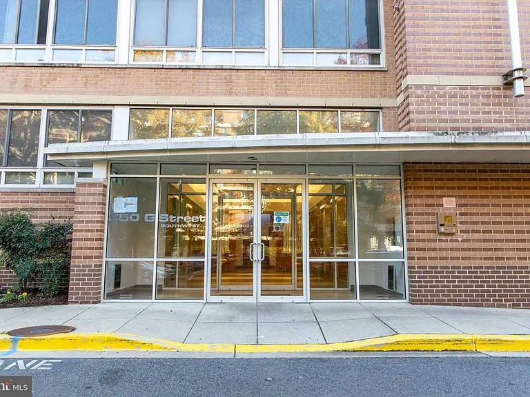 350 G St SW #N620 — Photo 17