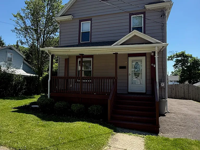 64 Frances St — Photo 2
