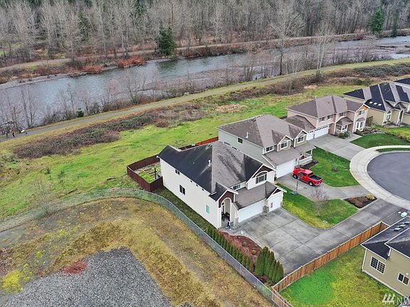 4th image of 1530 Daffodil Ave NE