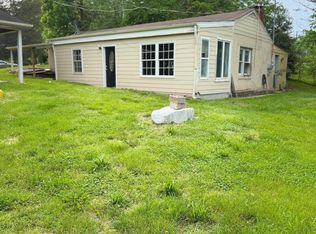 7421 Lake Dr, Manassas, VA 20111