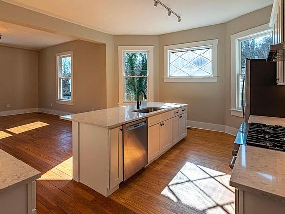 3rd image of 2025 Dawson St #1