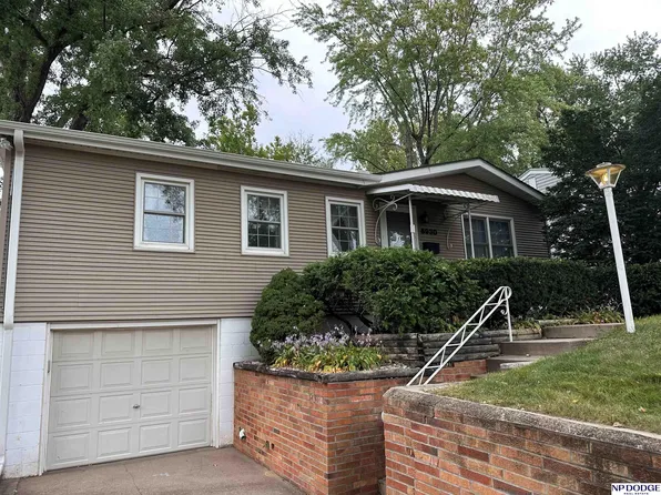 6930 Charles St, Omaha, NE 68132