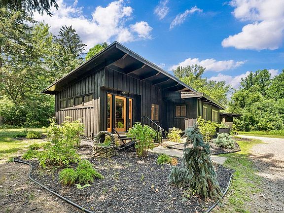 2nd image of 5831 Browntown Rd