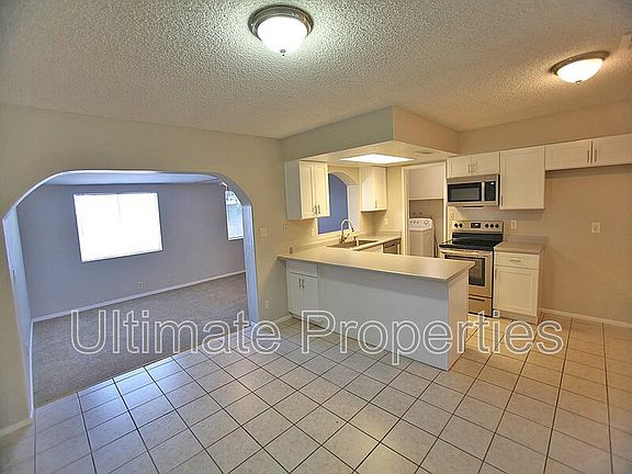 4th image of 501 W Sequoia Dr