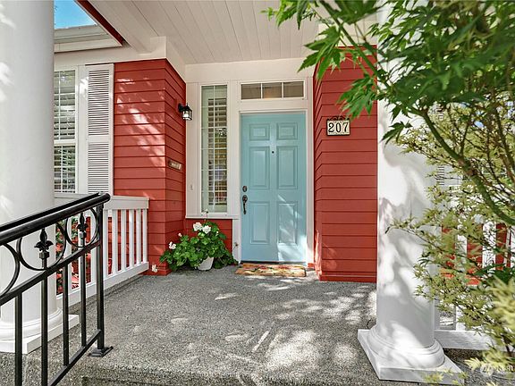 3rd image of 207 Angel Oak Court NE