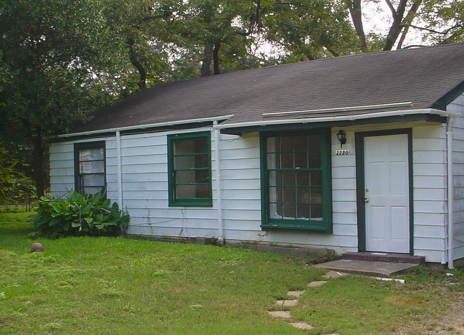 2220 Poplar