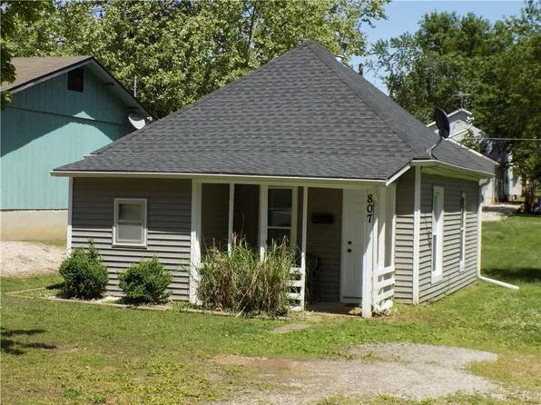 807 N Poplar St, Ottawa, KS 66067