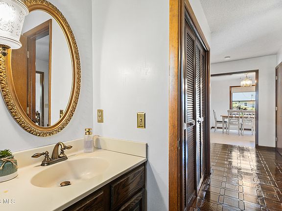 4th image of 6537 Antoinette Ln