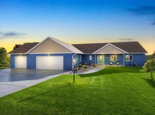 W3779 Highland Dr, La Crosse, WI 54601