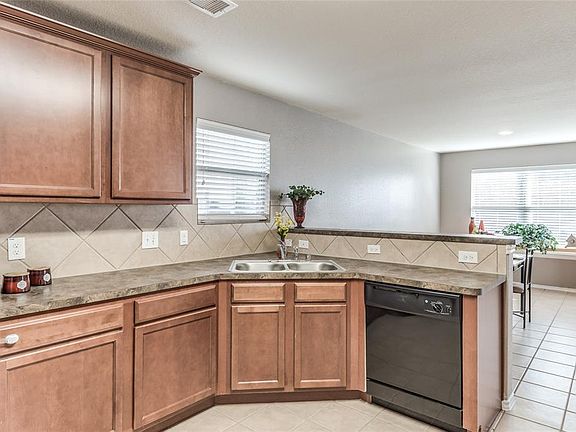 3rd image of 1600 Peach Dale Ct