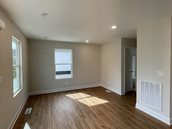 5th image of 1703 S Lyerly St