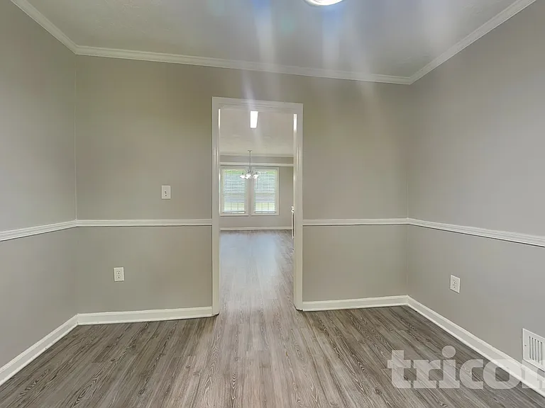 515 Westbridge Dr — Photo 4