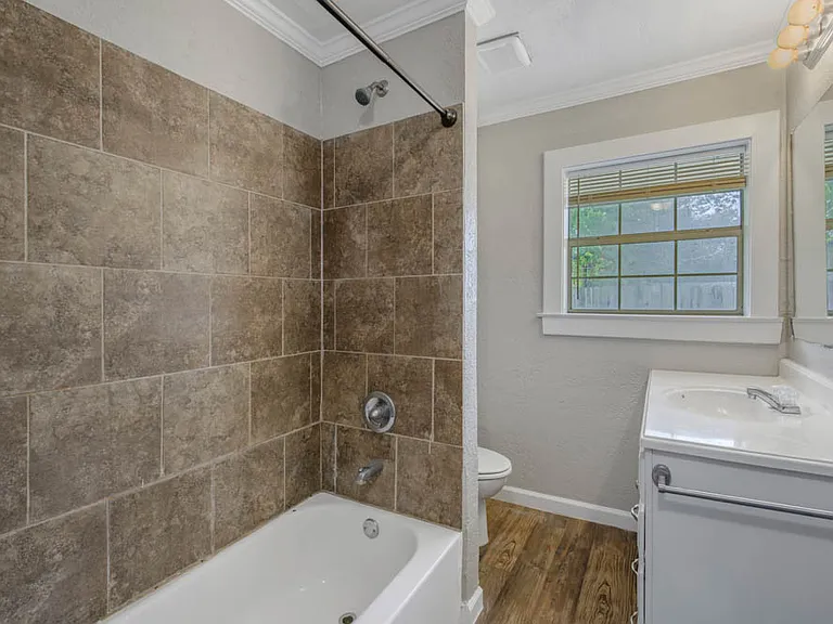 714 Broadmoor Dr — Photo 15