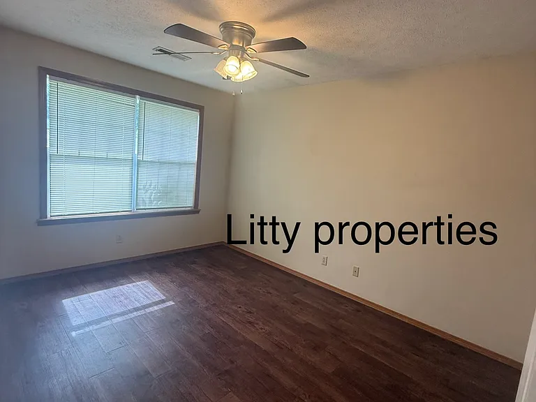 1506 Laurel Rd — Photo 3