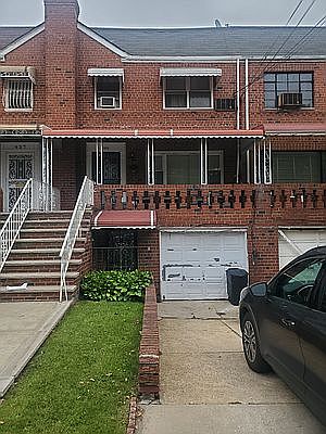 5th image of 939 E 53rd St Floor 1