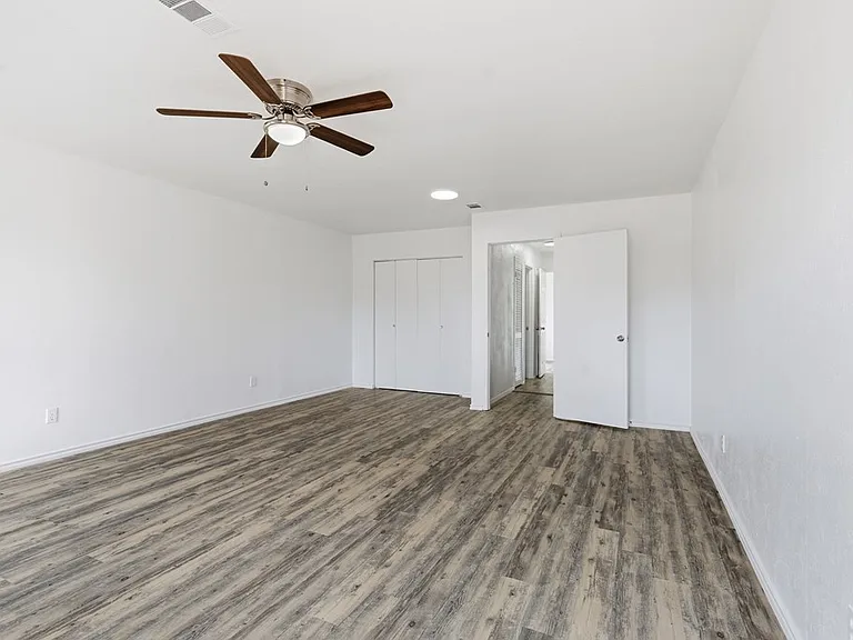 3811 Cedar Spring Dr — Photo 20