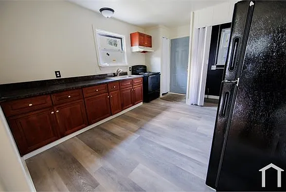 2 bed, 800 sqft, $1,300 — Photo 3