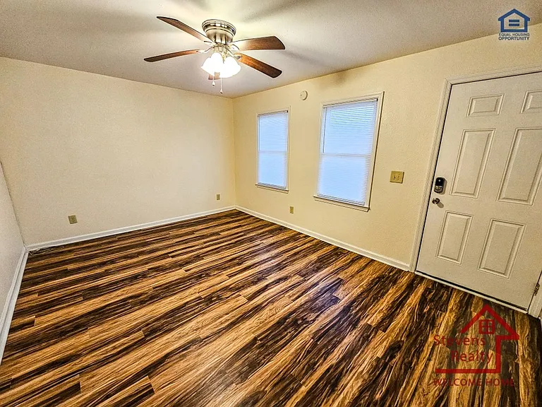 Skyline Apartments — Photo 21