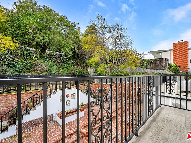 751 Westholme Ave — Photo 22