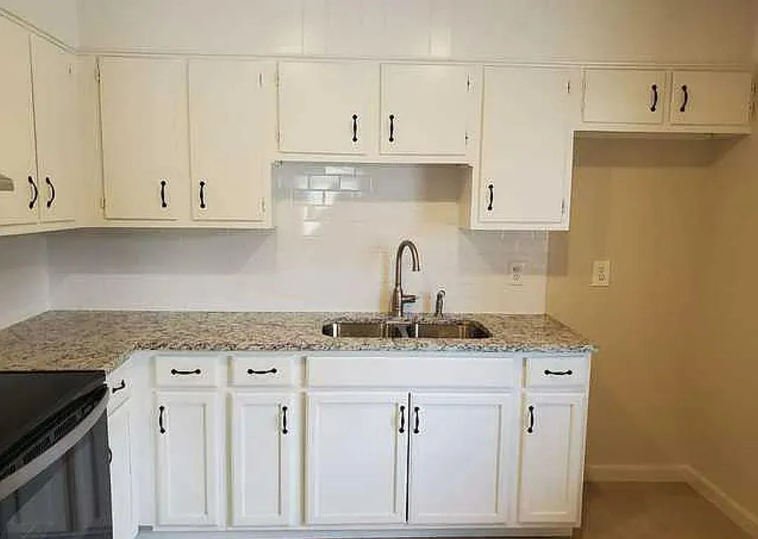 605 W Byrd Blvd — Photo 2