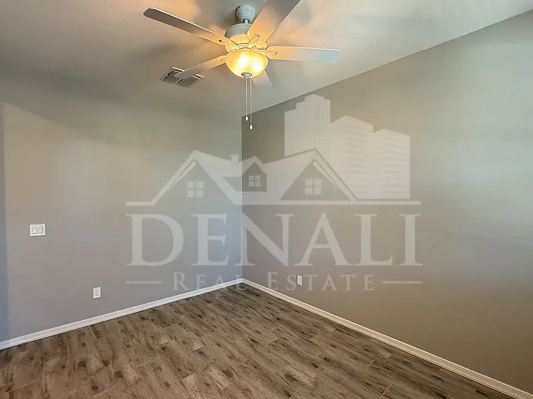 15068 W Pierce St — Photo 5
