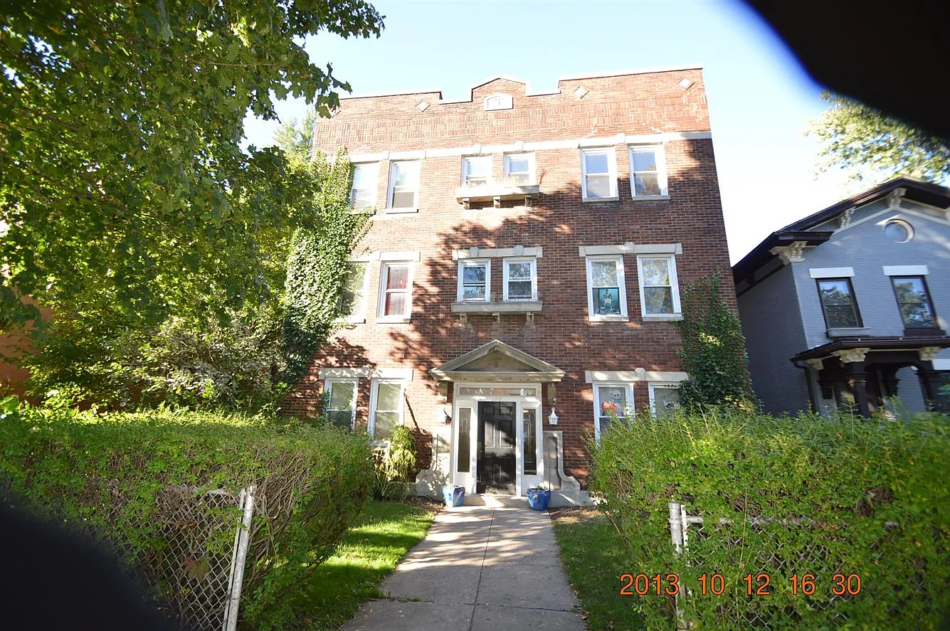 100 Tremont Cir. — Photo 1