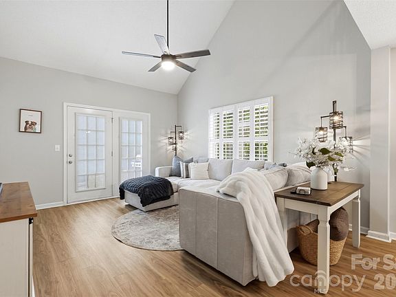 5th image of 109 Prescott St