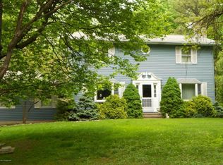 302 Rustic Ct, Stroudsburg, PA 18360