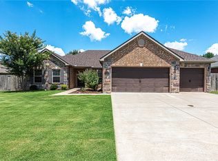 5211 W Cross Creek Blvd, Rogers, AR 72758