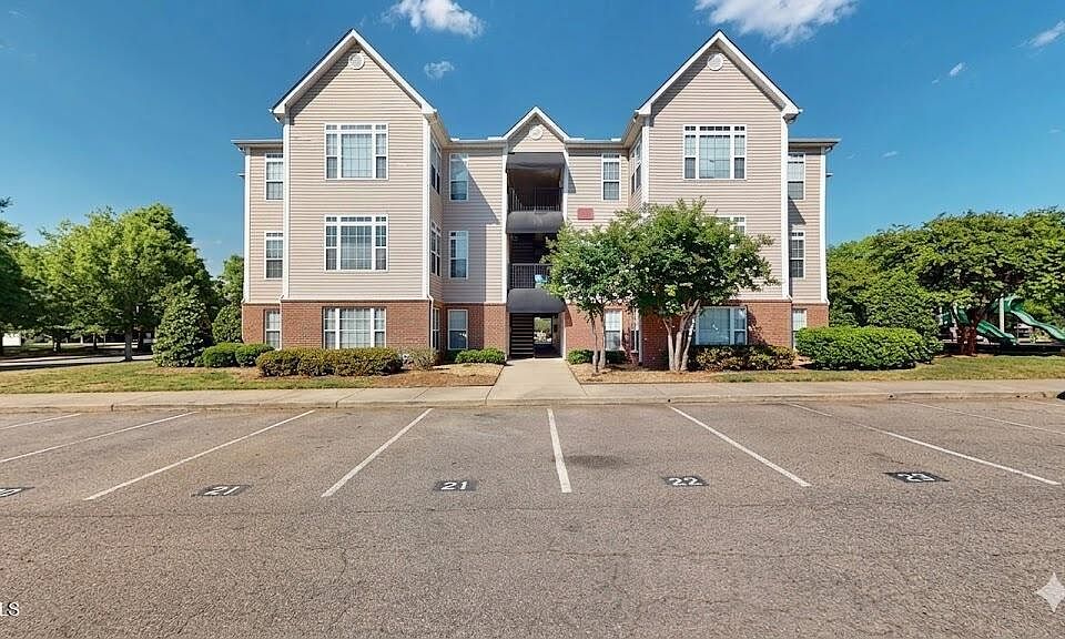 1st image of 2501 Huntscroft Ln APT 100