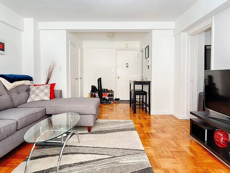 140 E 56th St #2G — Photo 2