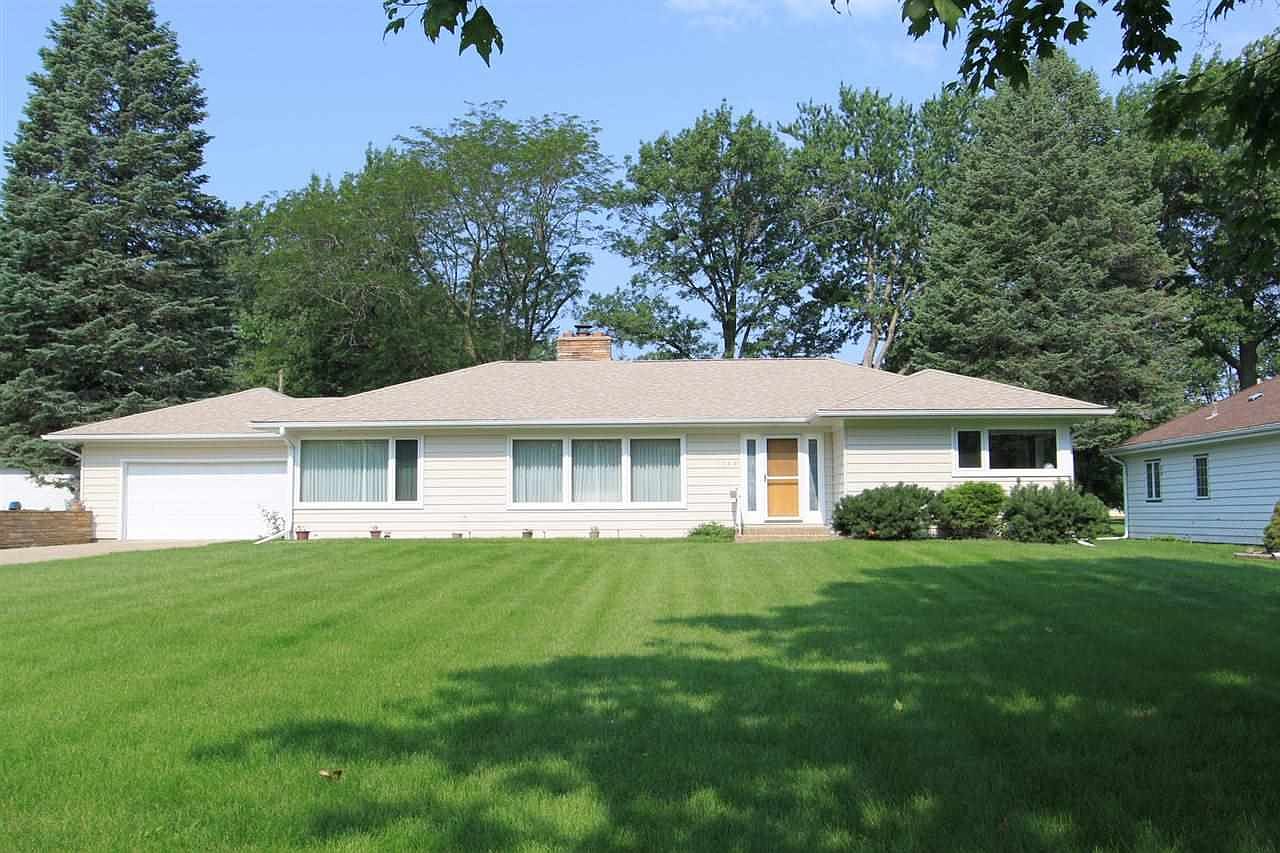 1046 Prospect Blvd, Waterloo, IA 50701 Zillow