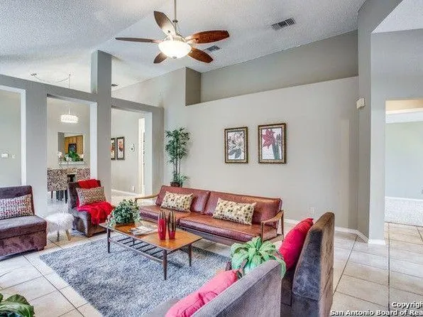 5946 Heather Vw, San Antonio, TX 78249
