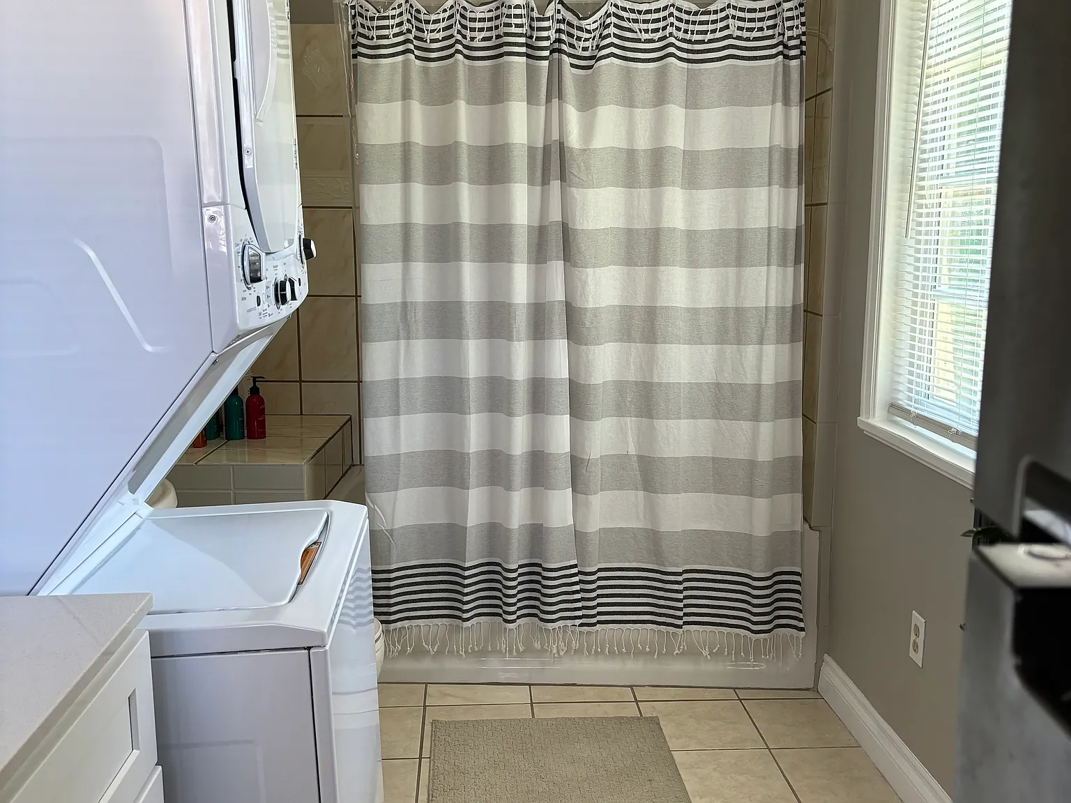 1 bed, 330 sqft, $1,900 — Photo 2