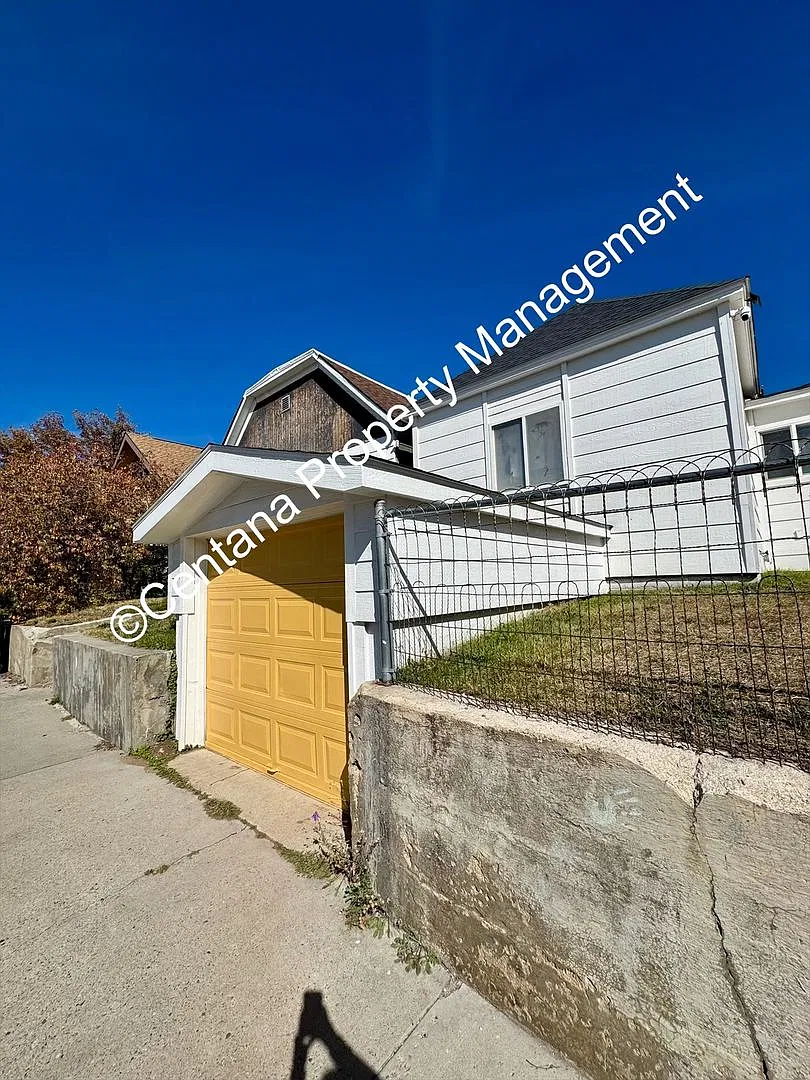 1948 Roberts Ave. — Photo 2
