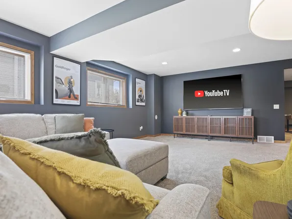 1016 Peterson Dr, Stoughton, WI 53589