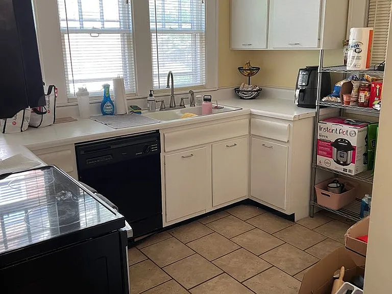 904 E University St — Photo 2