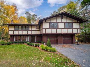 4 Ayr Court, Airmont, NY 10901