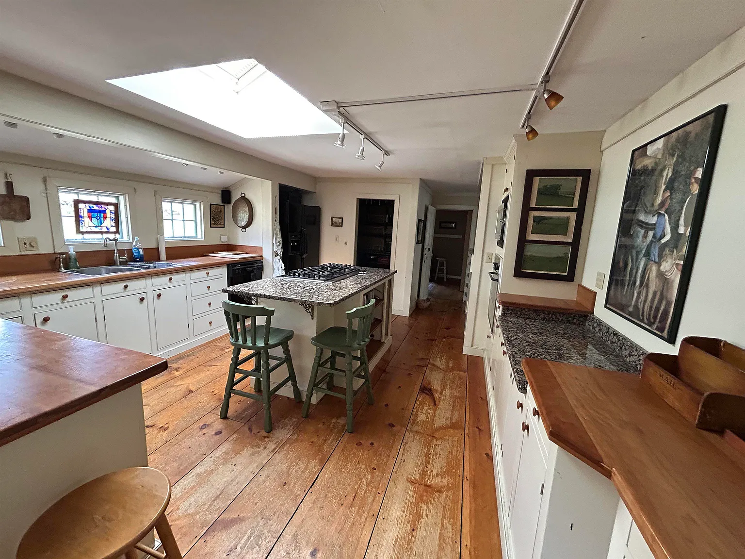 2 bed, 2.0 bath, 3400 sqft, $3,800 — Photo 4